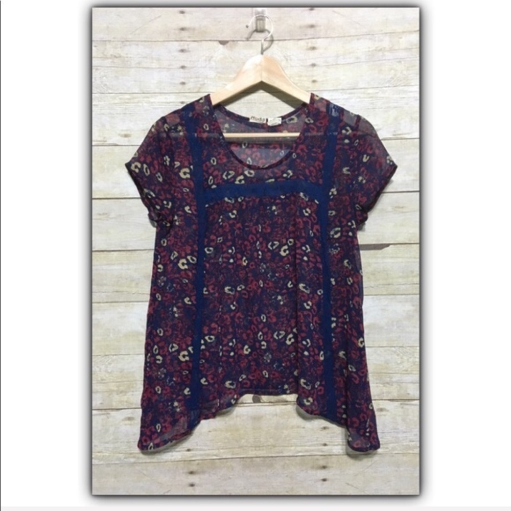 MUDD abstract animal print shark bite hem top size S